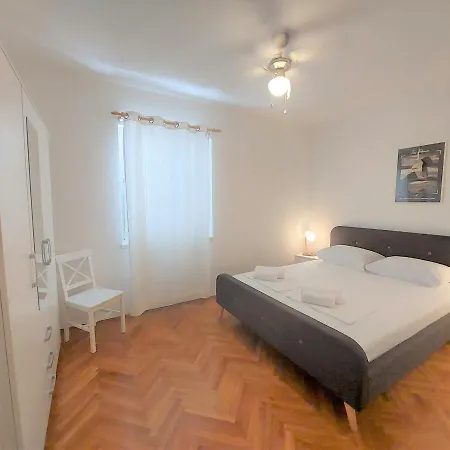 White Lady Apartment *
